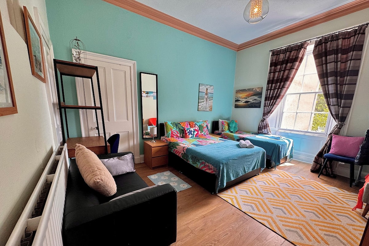 Triple Room, Shared Bathroom (Room 5) | Blackout drapes, iron/ironing board, free WiFi, bed sheets