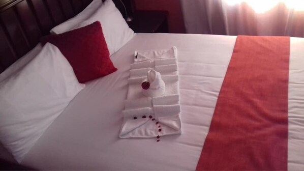 Habitación estándar doble, 1 cama doble | Decoración individual, mobiliario individual, escritorio