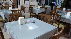 Tägliches inbegriffenes Frühstücksbuffet