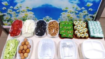 Free daily buffet breakfast