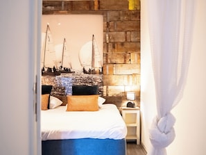 Suite, Bathtub