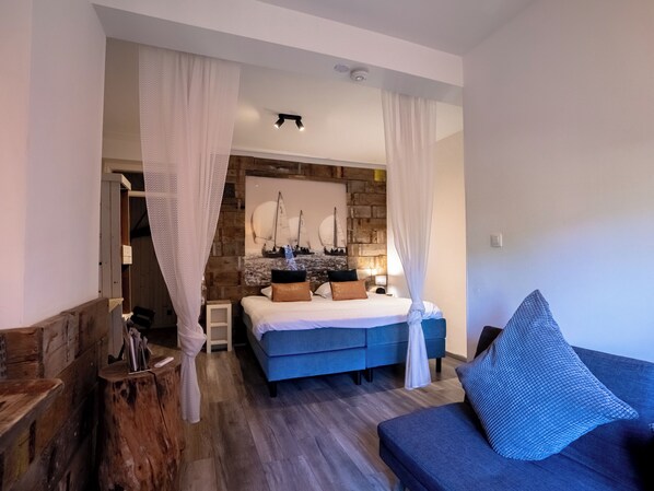 1 habitación, decoración personalizada y muebles diferentes 