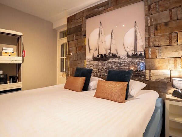 1 chambre, décoration personnalisée, ameublement personnalisé