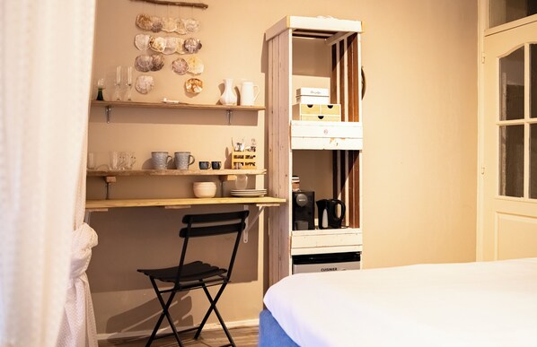 1 habitación, decoración personalizada y muebles diferentes 