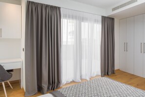In-room safe, individually decorated, individually furnished, desk - Apartments Nautica (Seget)