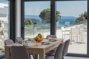 Luxury Apartment Nautica with Pool I | Oppholdsrom | Smart-TV