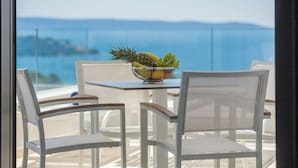 Luxury Apartment Nautica with Pool III | Utsikt mot strand/hav