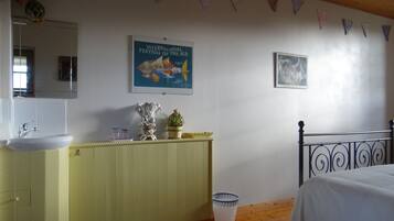 Décoration personnalisée, rideaux occultants, lits bébé (gratuits)