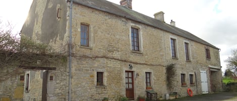 Fachada de la propiedad