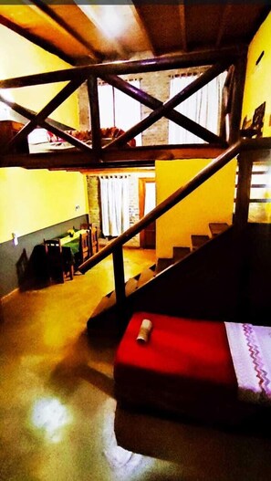A staircase with a red cushioned bench at the bottom. - Hotel Village del Sol (Puerto Iguazú)