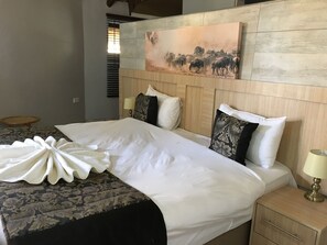 Iron/ironing board, free WiFi, bed sheets - Thomo's Inn (Maun)