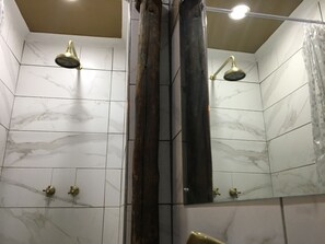 Executive Double Room, Garden View | Bathroom shower - Thomo's Inn (Maun)
