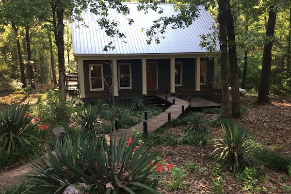 Charming Southern Living cabin retreat!