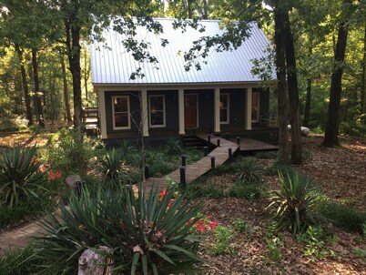 Natchez Trace Cabin Retreat on 5 acres