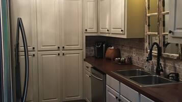 KylskÄp, mikrovÄgsugn, ugn och spishÀll