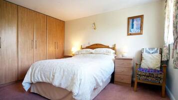 2 bedrooms, iron/ironing board, travel crib, free WiFi