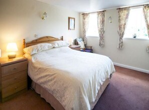 2 bedrooms, iron/ironing board, travel cot, free WiFi
