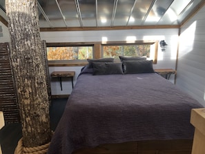 1 bedroom, WiFi, bed sheets - Luxury treehouse built by The Treehouse Guys of the DIY show (Sevierville)
