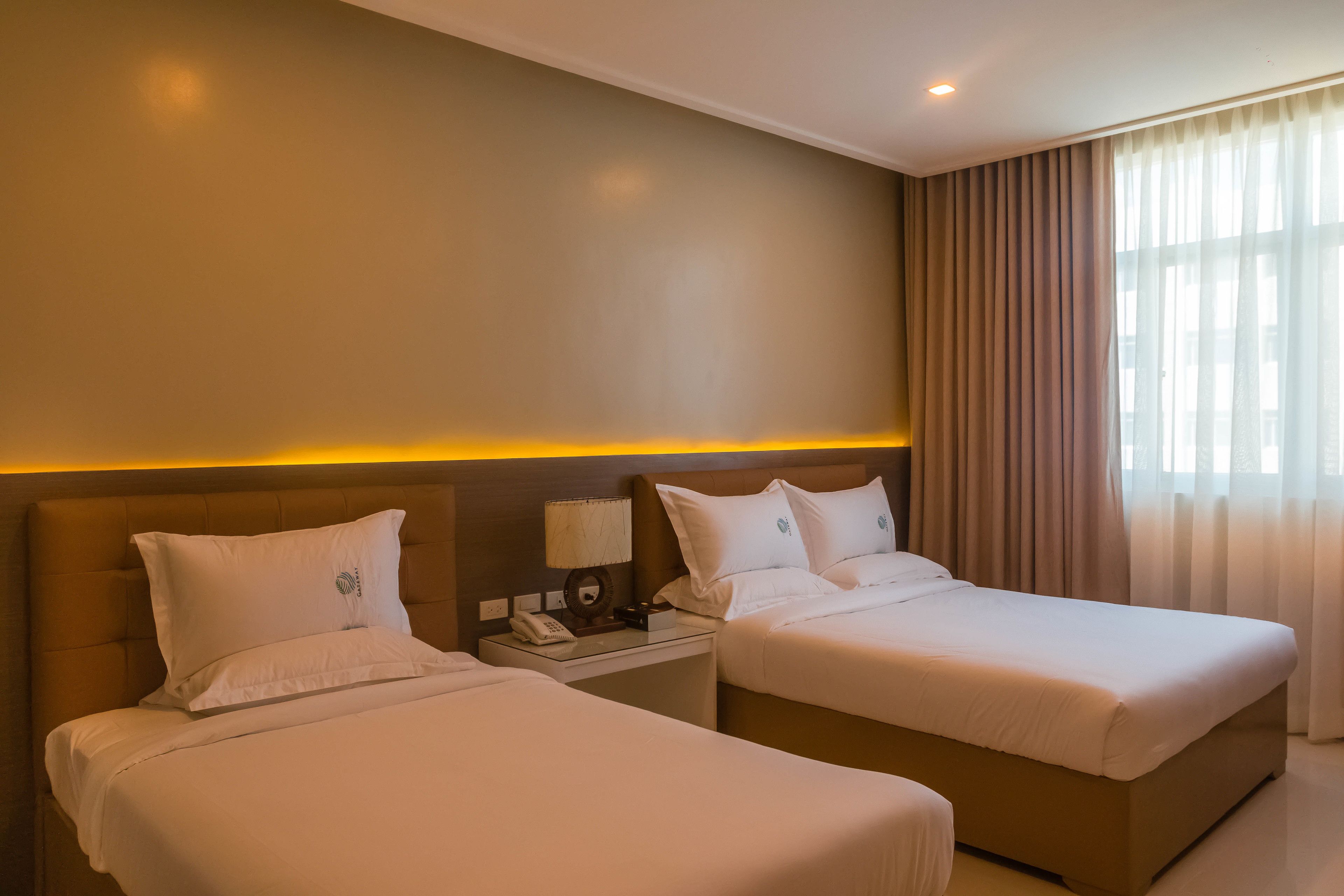 standard room | in-room safe, desk, laptop workspace, blackout curtains