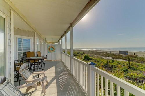Oceanfront Private Balcony & Easy Walk to Dntn Folly Beach