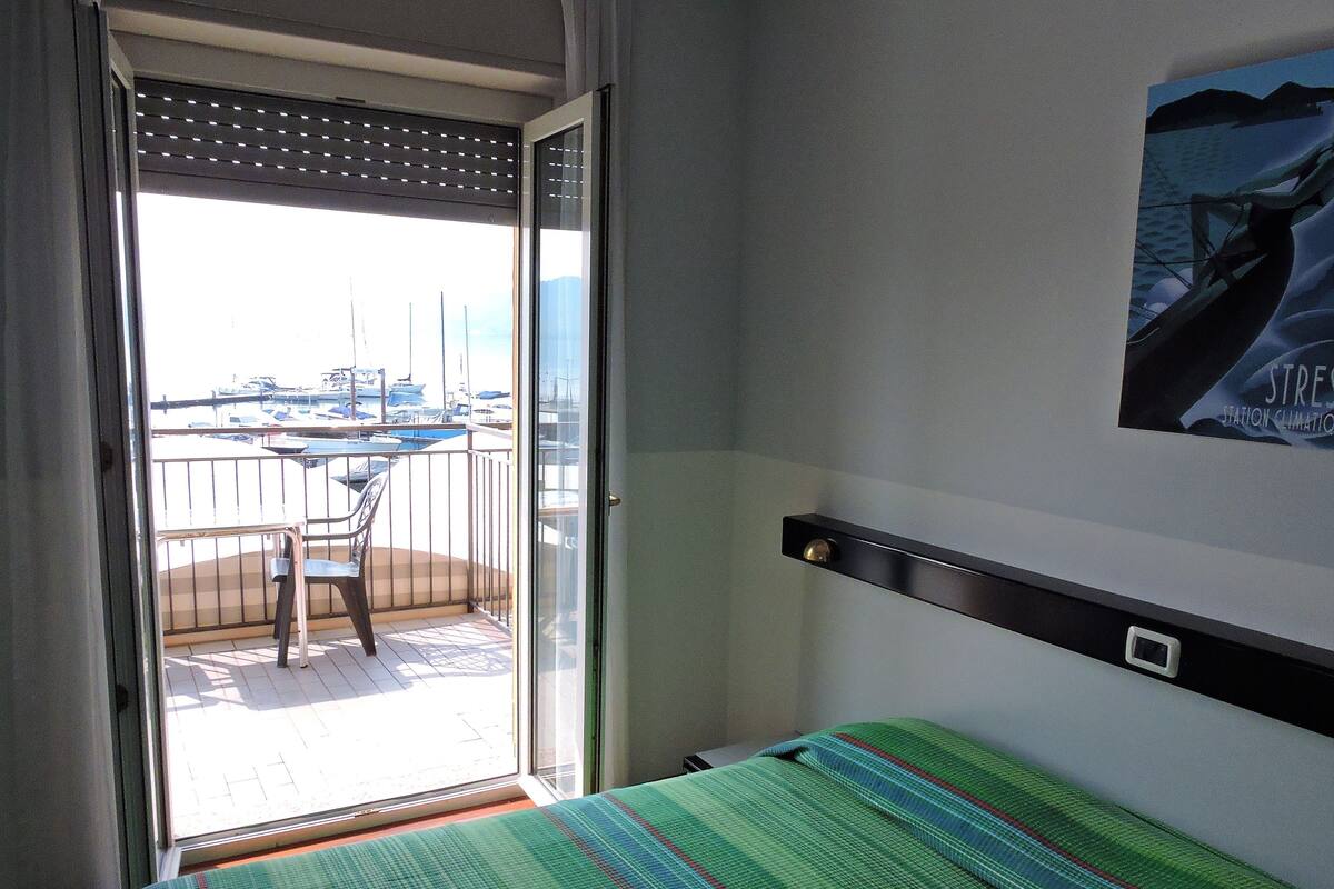 Quarto casal panorâmico, vista para o lago | Roupa de cama