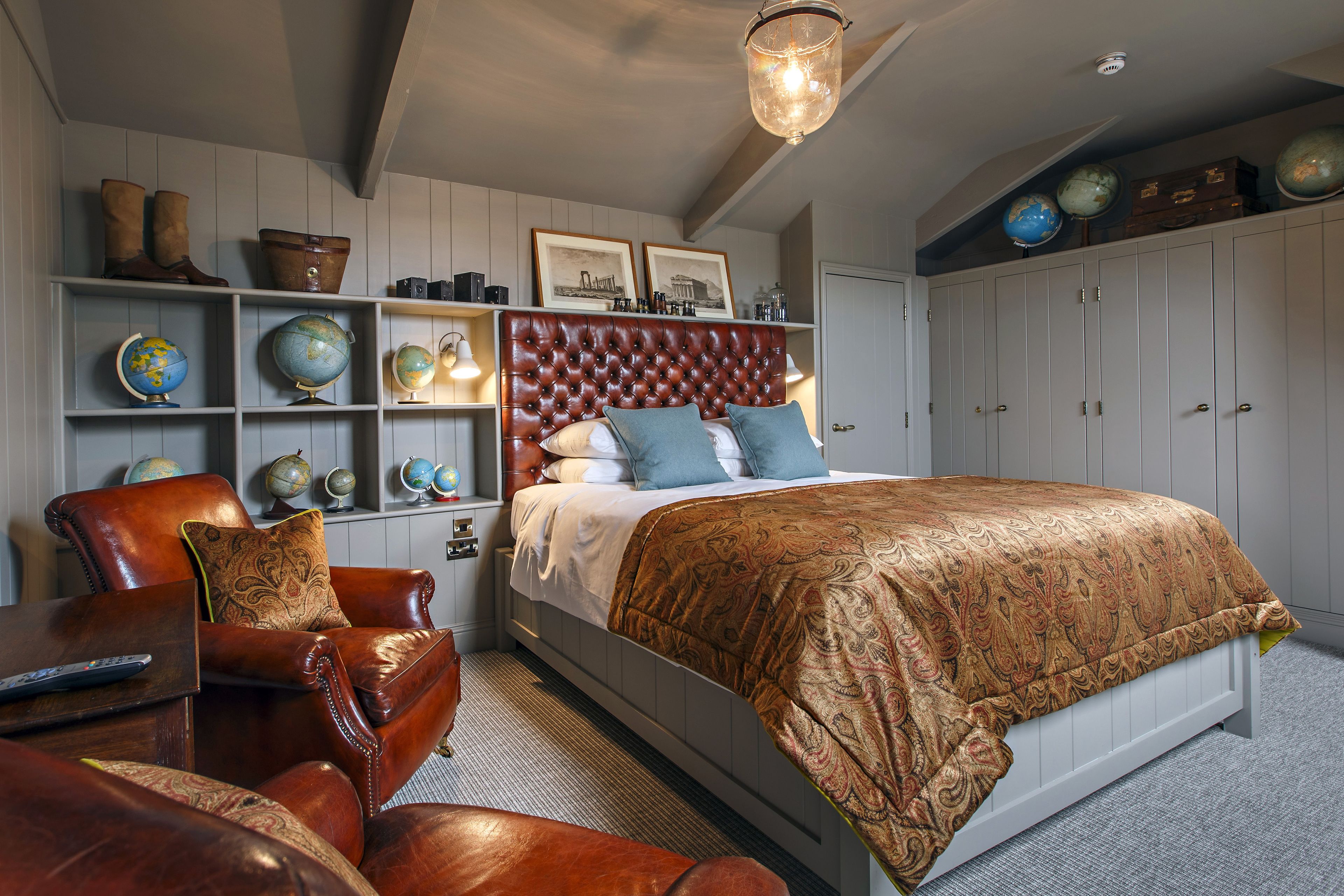 deluxe double room (5) | desk, free wifi, bed sheets