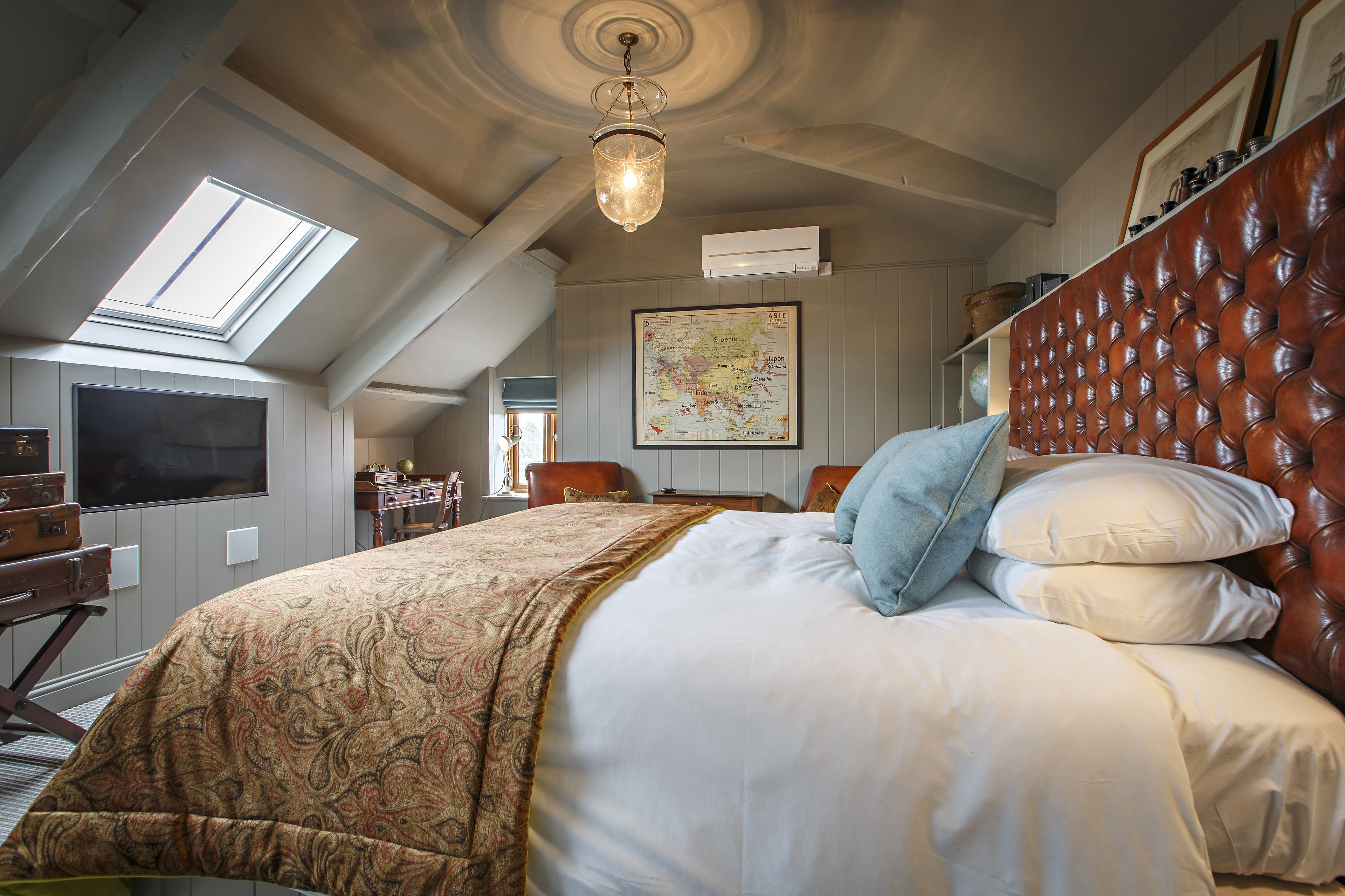 deluxe double room (5) | desk, free wifi, bed sheets