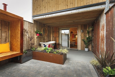 The Ffolkes Hotel