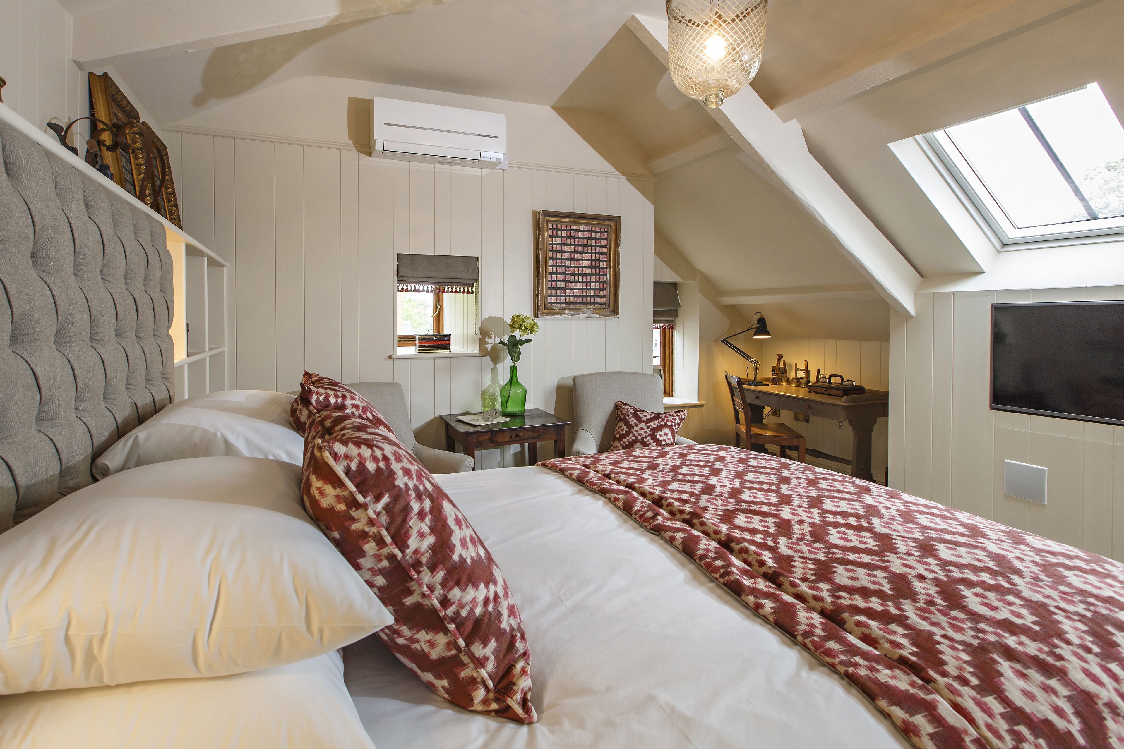 deluxe double room (6) | desk, free wifi, bed sheets