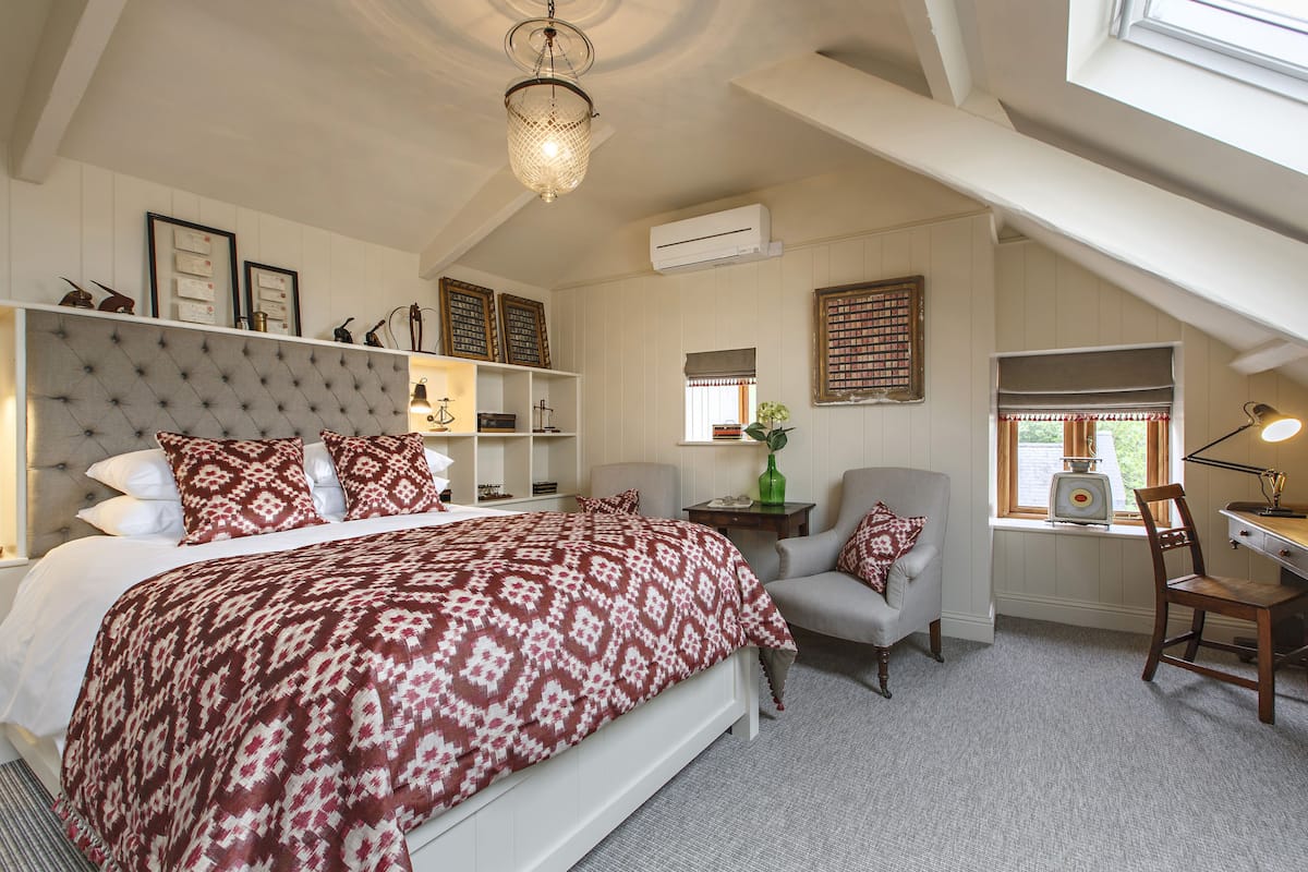 Deluxe Double Room (6) | Desk, free WiFi, bed sheets