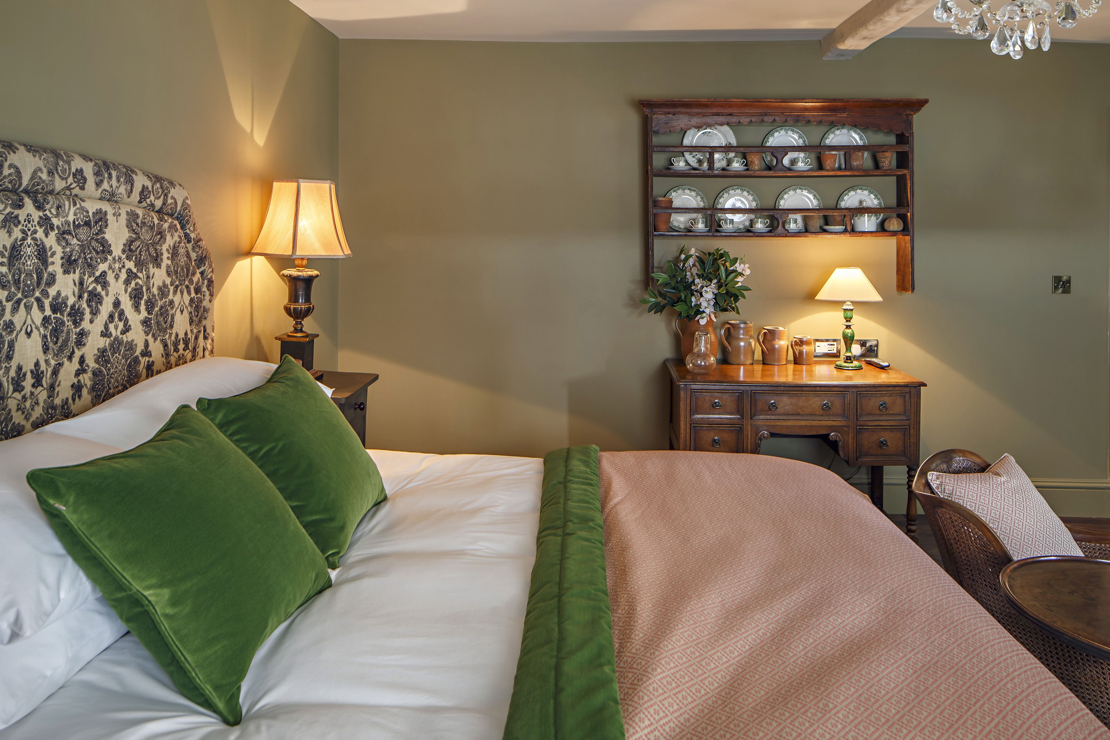 deluxe double room (4) | desk, free wifi, bed sheets