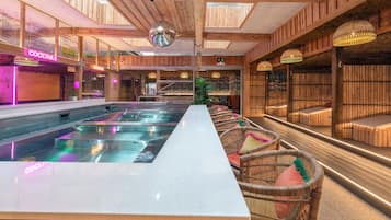 Indoor spa tub