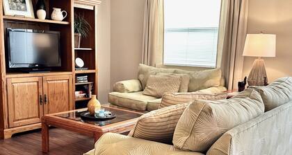 Hermosa 2/2 Pet Friendly Patio Villa w / BBQ y cerca del lago Sumter Landing.