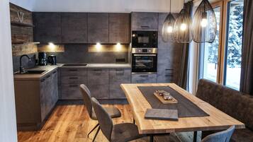 Apartment, 2 Schlafzimmer, Terrasse, Gartenblick (Lebens.Kraft) | Essbereich im Zimmer