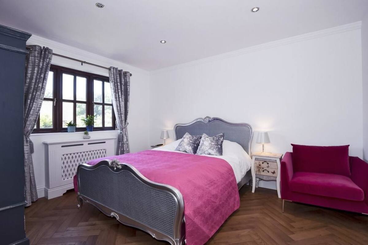 Deluxe Suite, 1 Queen Bed | Egyptian cotton sheets, premium bedding, memory foam beds, desk