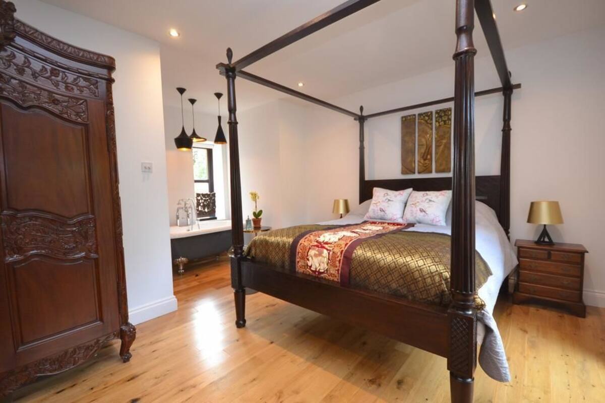Deluxe Suite, 1 King Bed | Egyptian cotton sheets, premium bedding, memory foam beds, desk