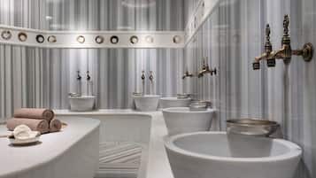 Espace de soins pour les couples, sauna, bain à remous, hammam, hammam
