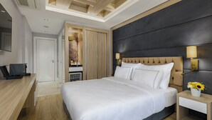 A modern hotel room with a large bed, a desk, and a vanity area. - Gleam Bomonti Hotel (Istanbul)