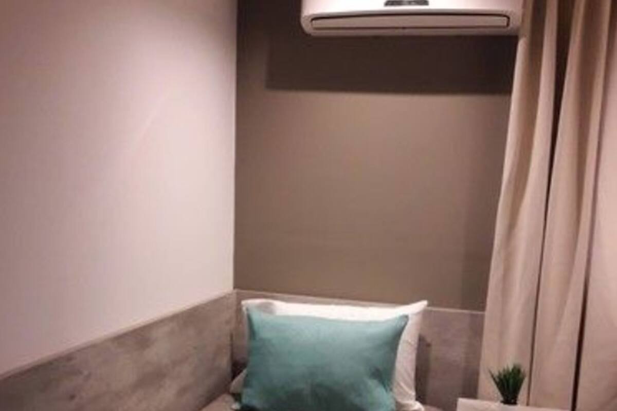 Comfort Single Room | Premium bedding, in-room safe, blackout drapes, WiFi (free)