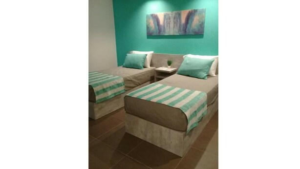 Comfort Twin Room, 2 Twin Beds | Premium bedding, in-room safe, blackout curtains, free WiFi - PH SUITES (Rio Cuarto)
