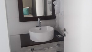 Comfort Twin Room, 2 Single Beds | Premium bedding, in-room safe, blackout curtains, free WiFi - PH SUITES (Rio Cuarto)