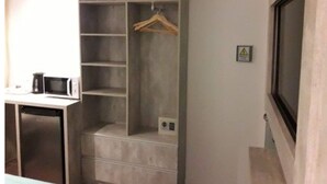Comfort Single Room | Premium bedding, in-room safe, blackout curtains, free WiFi - PH SUITES (Rio Cuarto)