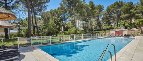 من حمّامات السباحة المغطاة، حمّام سباحة خارجي موسمي