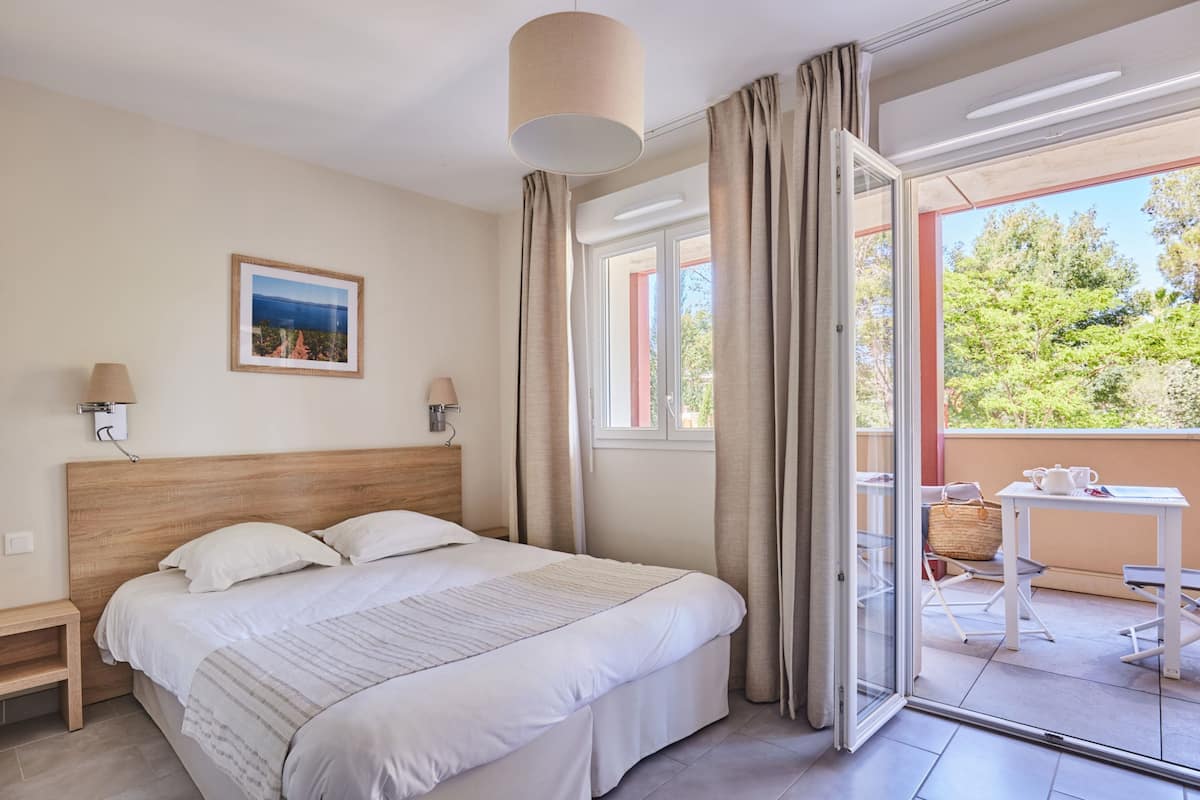 Studio | 1 bedroom, individually furnished, soundproofing, free cribs/infant beds