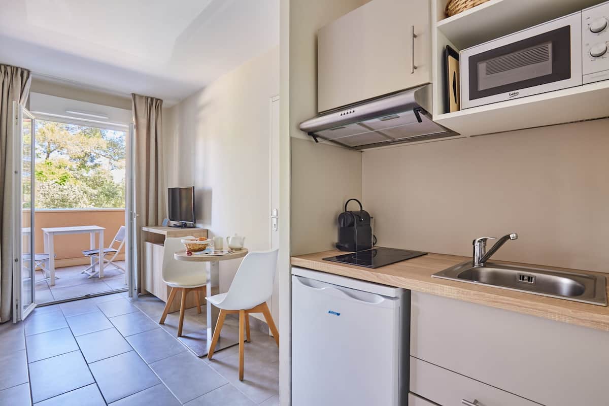 Studio | 1 bedroom, individually furnished, soundproofing, free cribs/infant beds