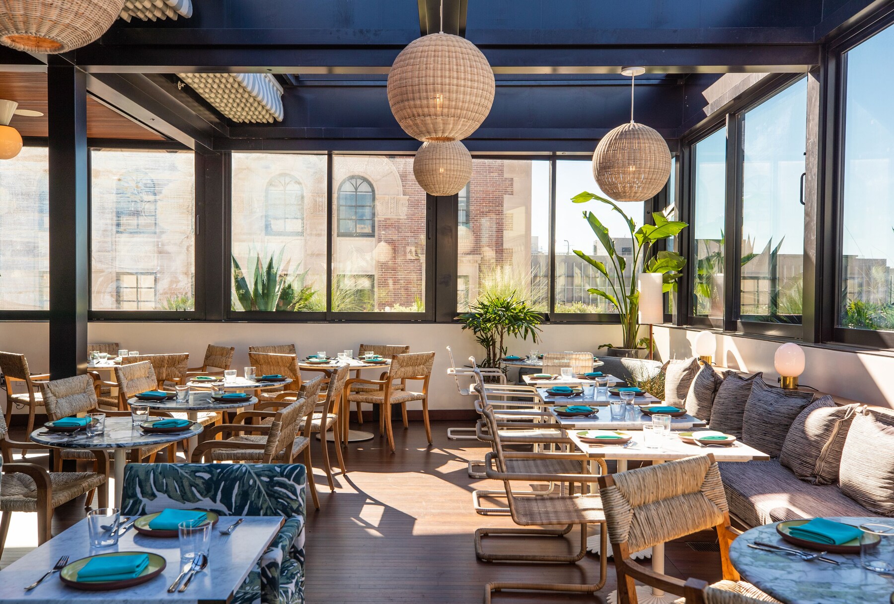 2 restaurants; breakfast, lunch, dinner and brunch served 