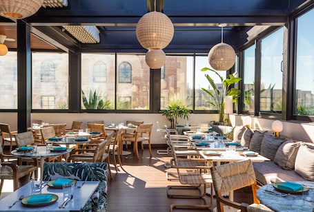 2 restaurants; breakfast, lunch, dinner and brunch served . The Hoxton Downtown LA