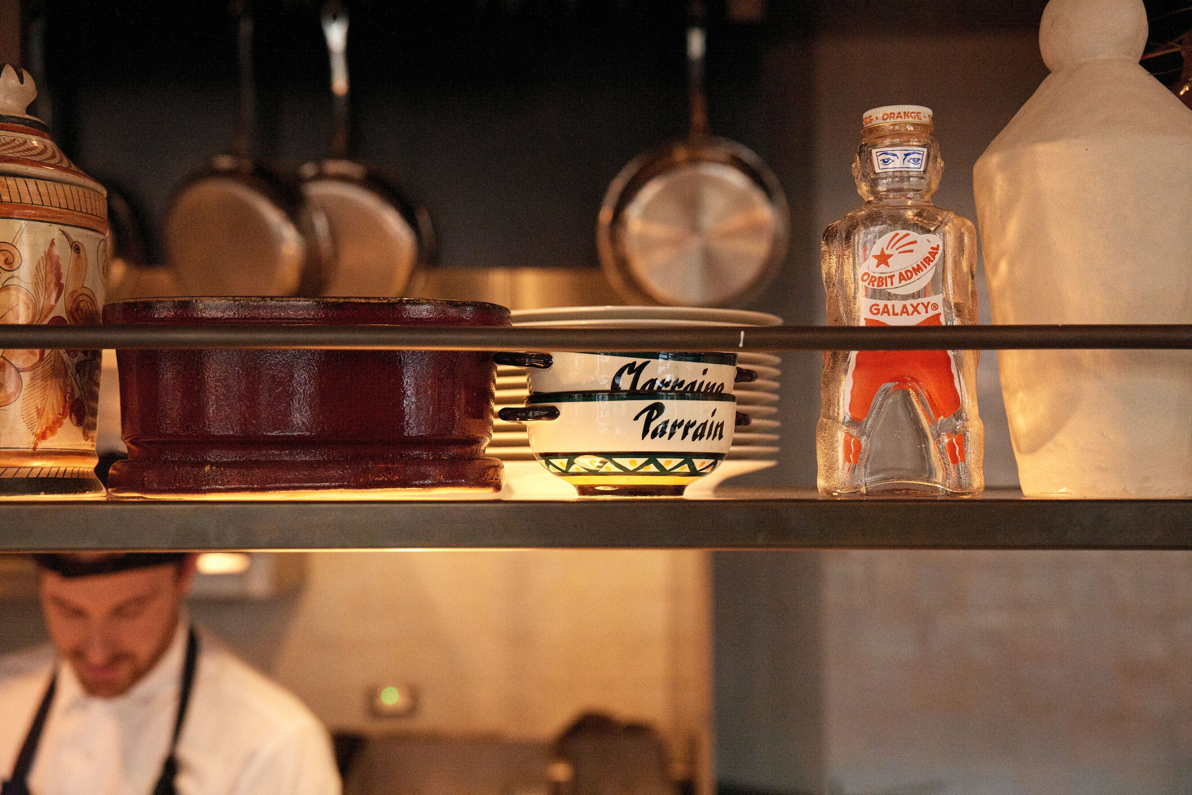 2 restaurants, breakfast, lunch, dinner served; american cuisine