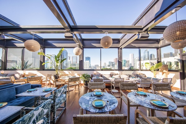 2 restaurants; breakfast, lunch, dinner, and brunch served