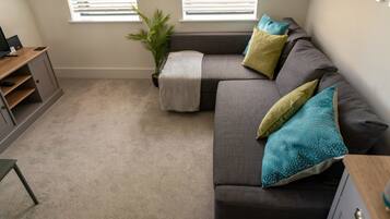 Apartment, 1 Bedroom | Living room | Flat-screen TV, Netflix